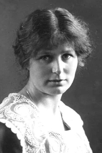 Augusta Blad backdrop