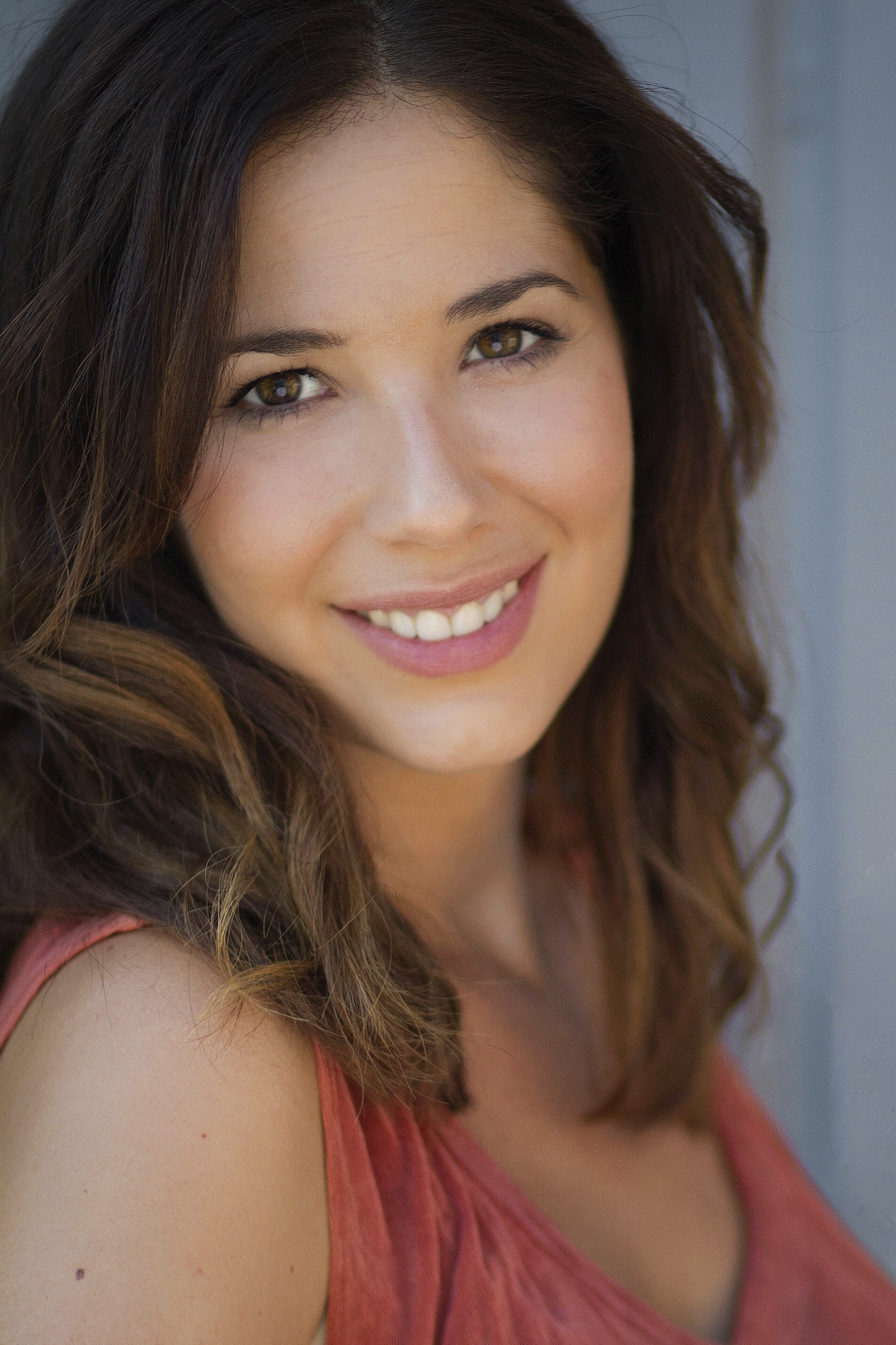 Karola Sánchez backdrop