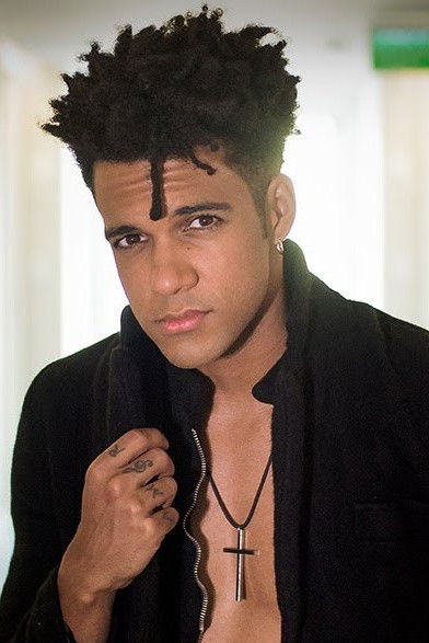 Vinícius D'Black backdrop