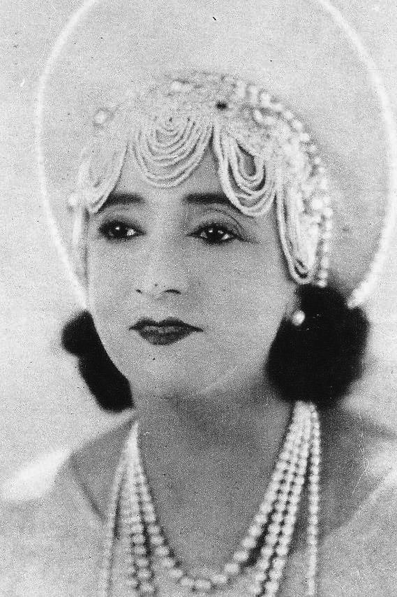 Claudia Victrix backdrop