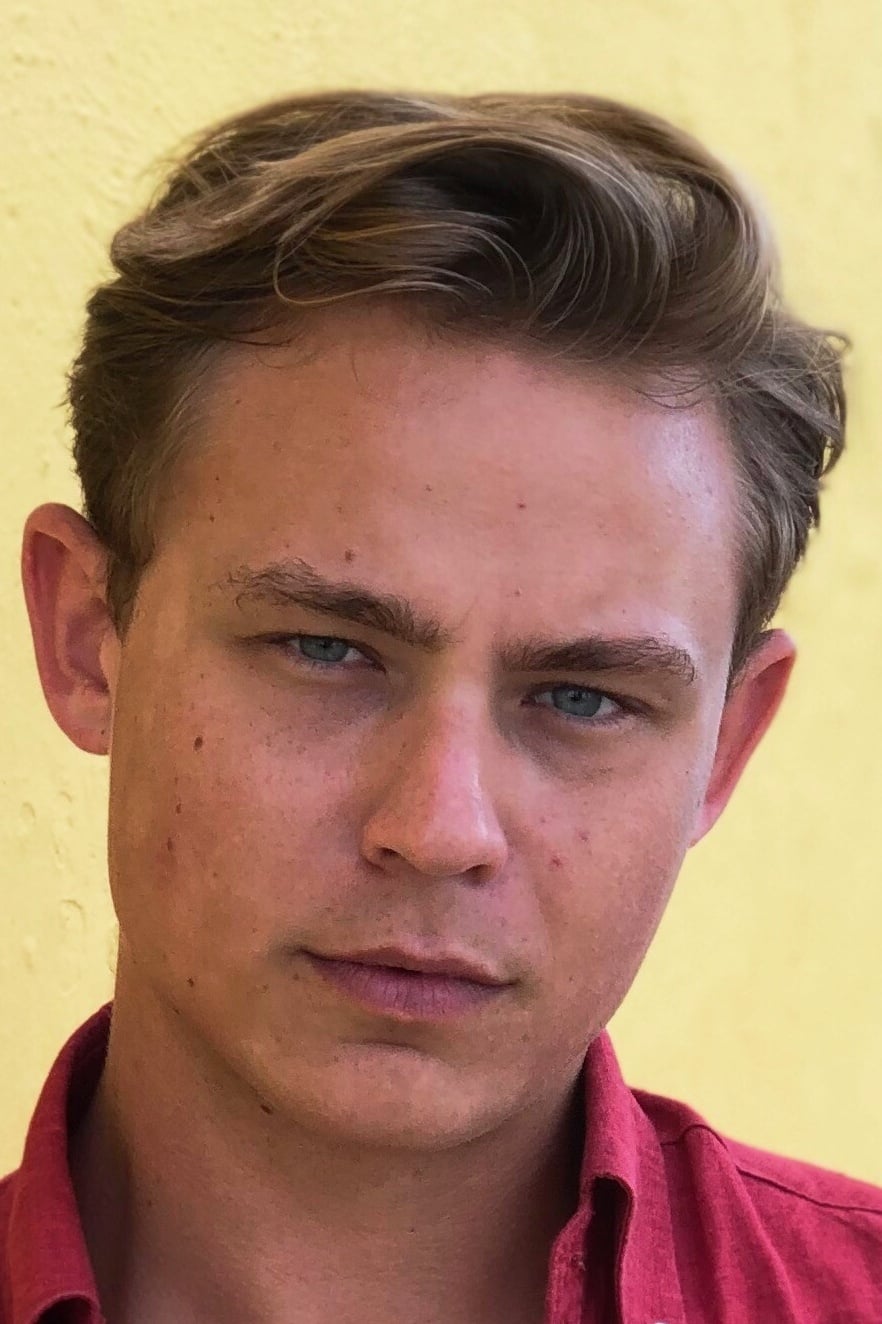 Dennis Mojen backdrop