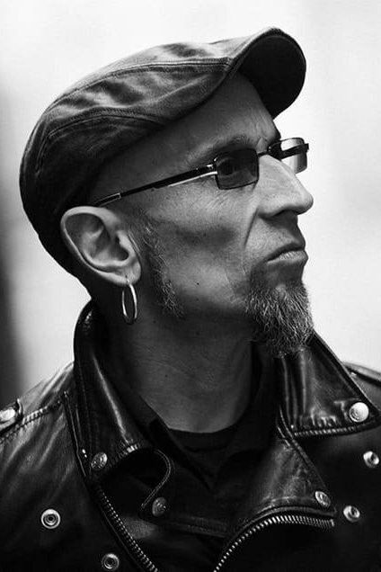 Fito Cabrales backdrop