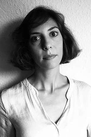 Isabelle Bertolone backdrop