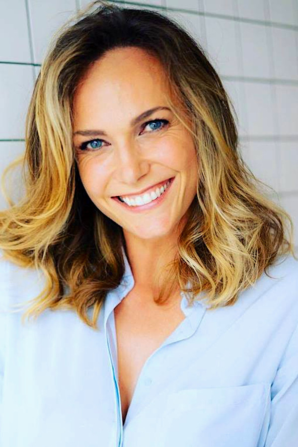 Sara Zanier backdrop