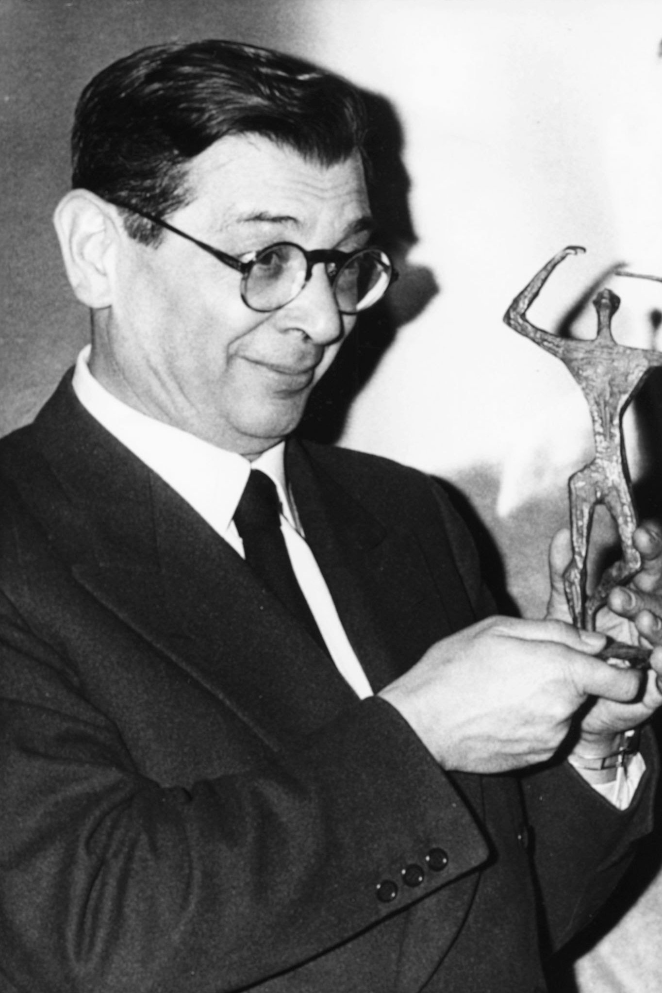 Ladislao Vajda backdrop