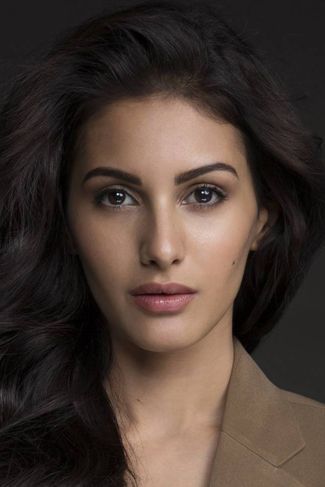 Amyra Dastur backdrop