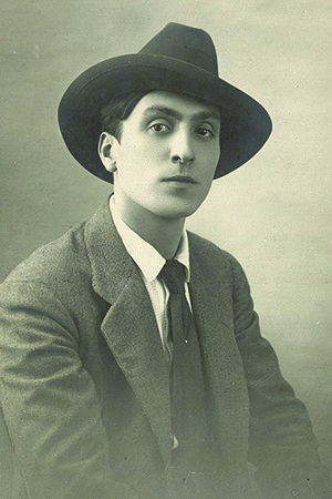 Mauris Vinot backdrop