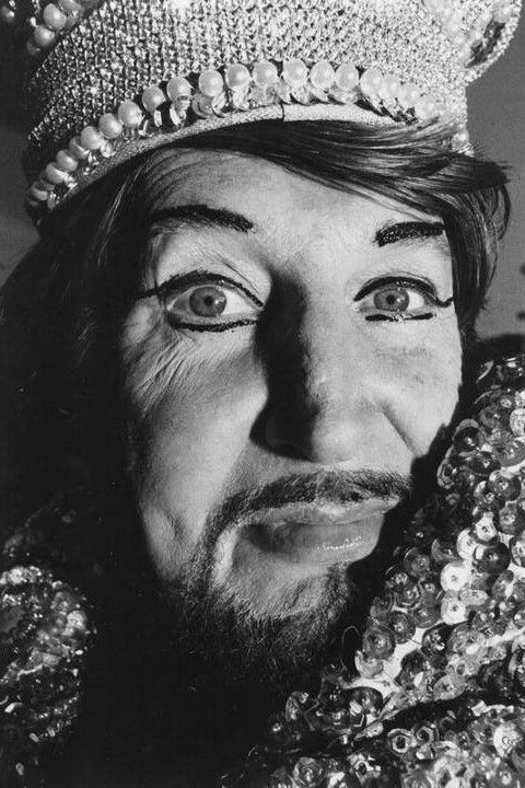 Clóvis Bornay backdrop