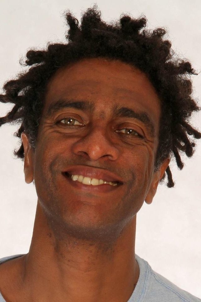 Hélio de la Peña backdrop