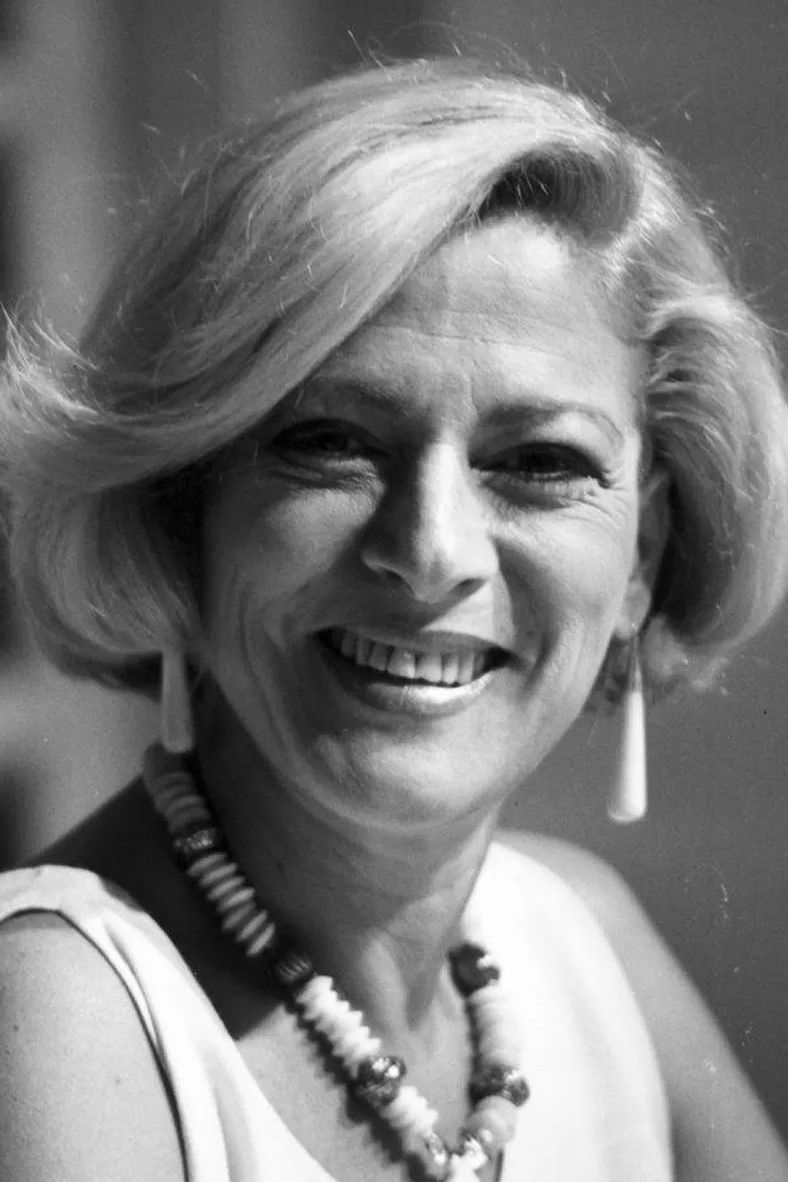 Anilza Leoni backdrop