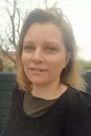 Julia Kowalski backdrop