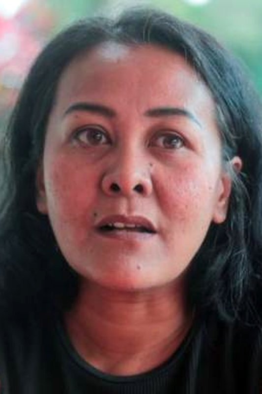 Ellie Suriaty backdrop