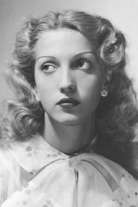 Tamara Wiszniewska backdrop