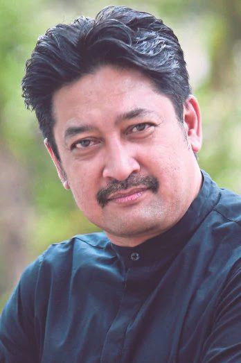 Esma Daniel backdrop