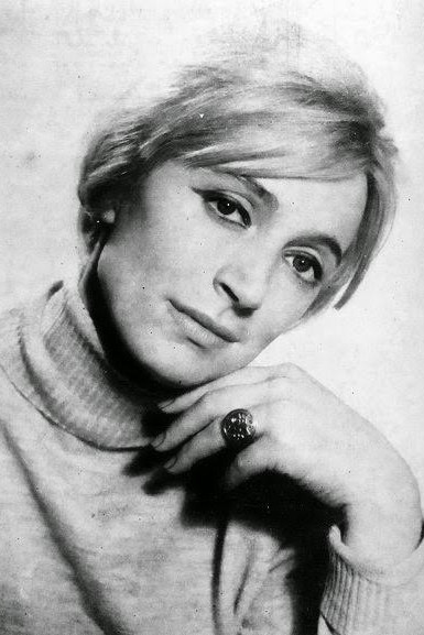 Gilda Marinescu backdrop