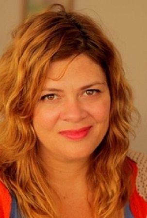 Renata Pinheiro backdrop