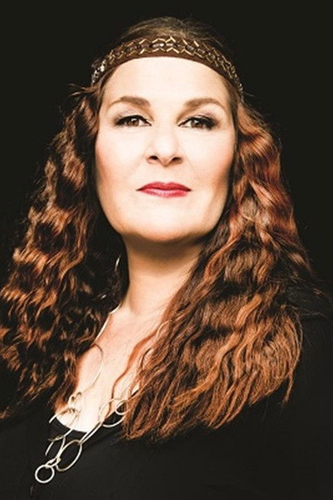 Lena d’Água backdrop