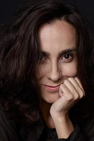 Luana Lobo → Luana Lobo backdrop