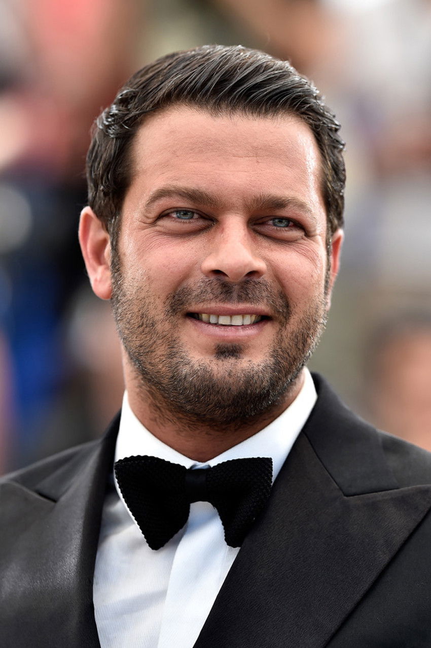 Pejman Bazeghi backdrop