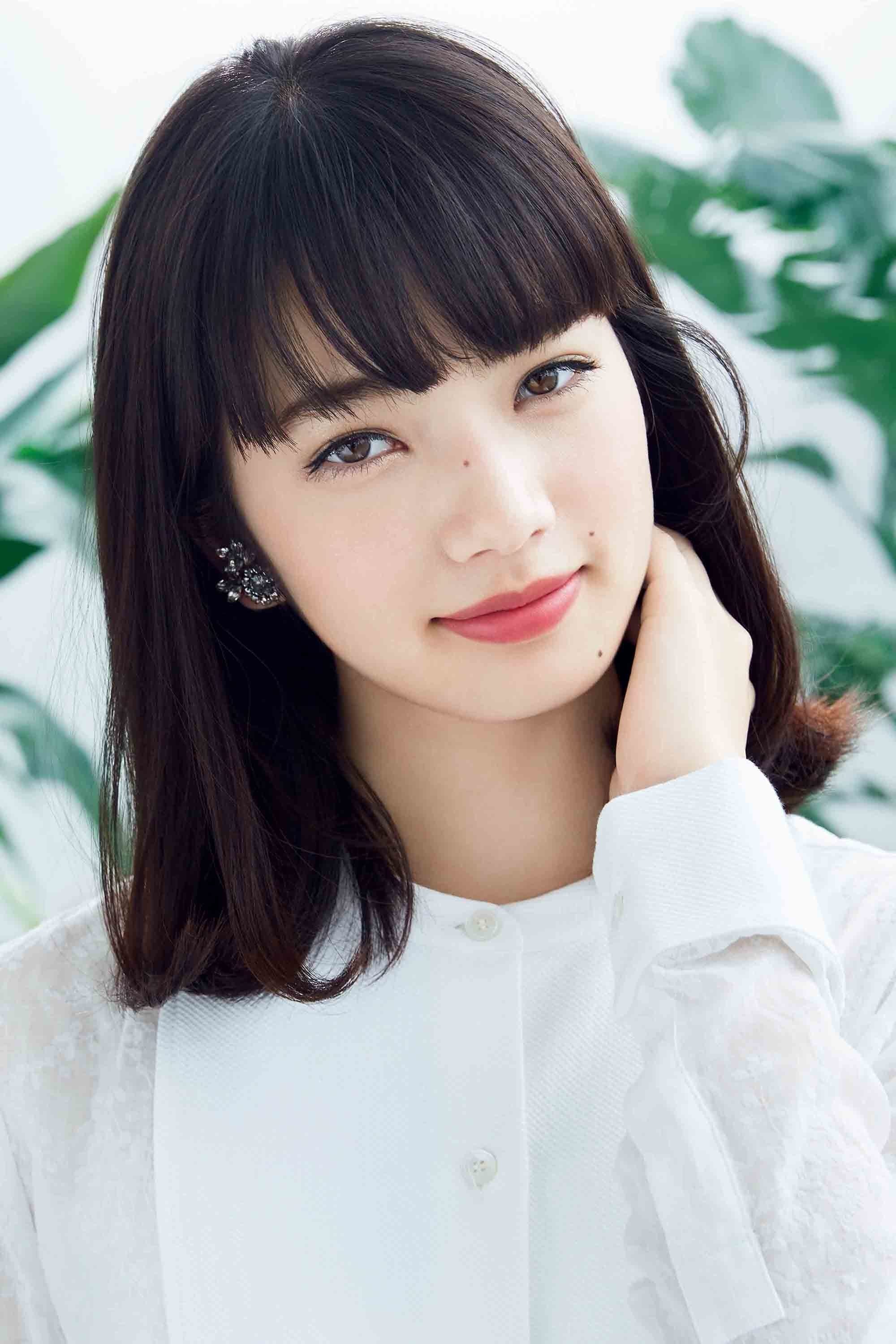 Nana Komatsu backdrop
