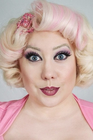 Dee Flowered backdrop