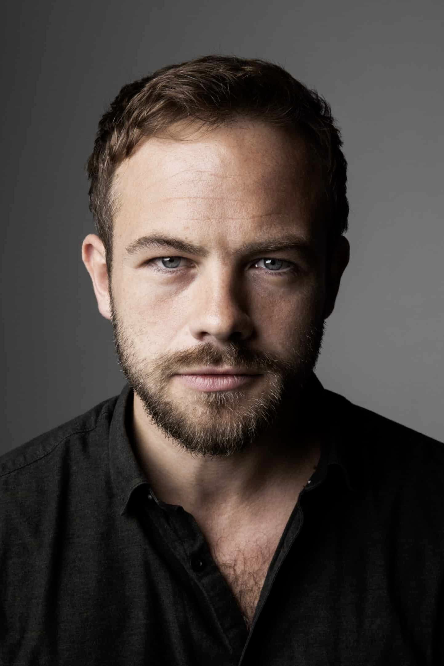 Mo Dunford → Mo Dunford backdrop