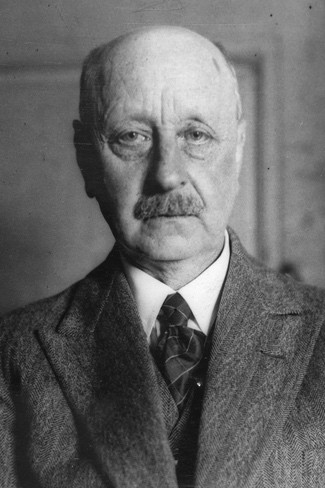 Peter Lykke-Seest backdrop