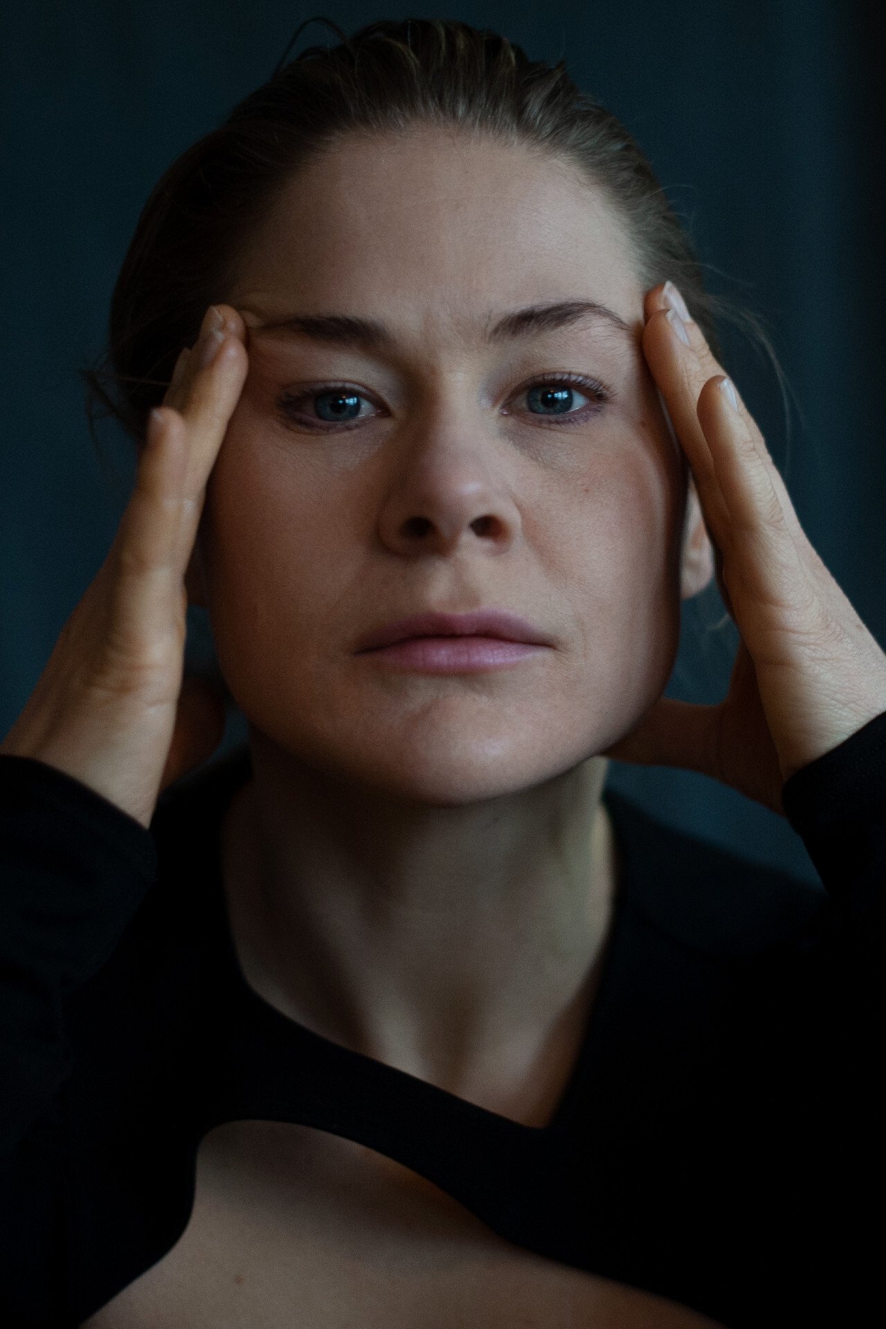 Emma Broomé backdrop