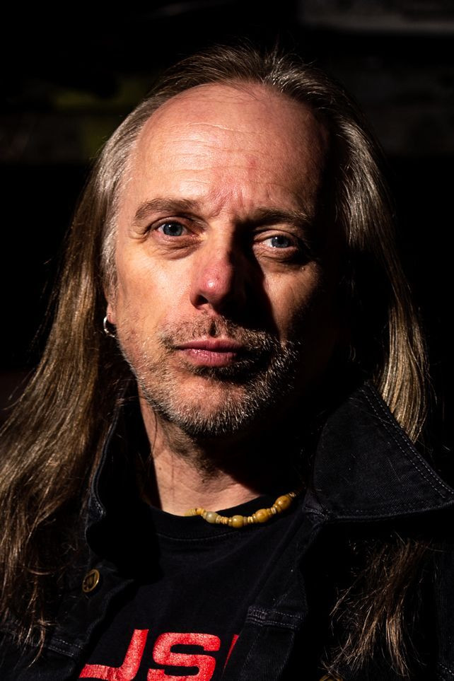 Bernd 'Bernemann' Kost backdrop