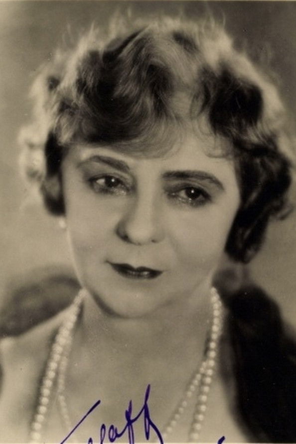 Toni Tetzlaff backdrop