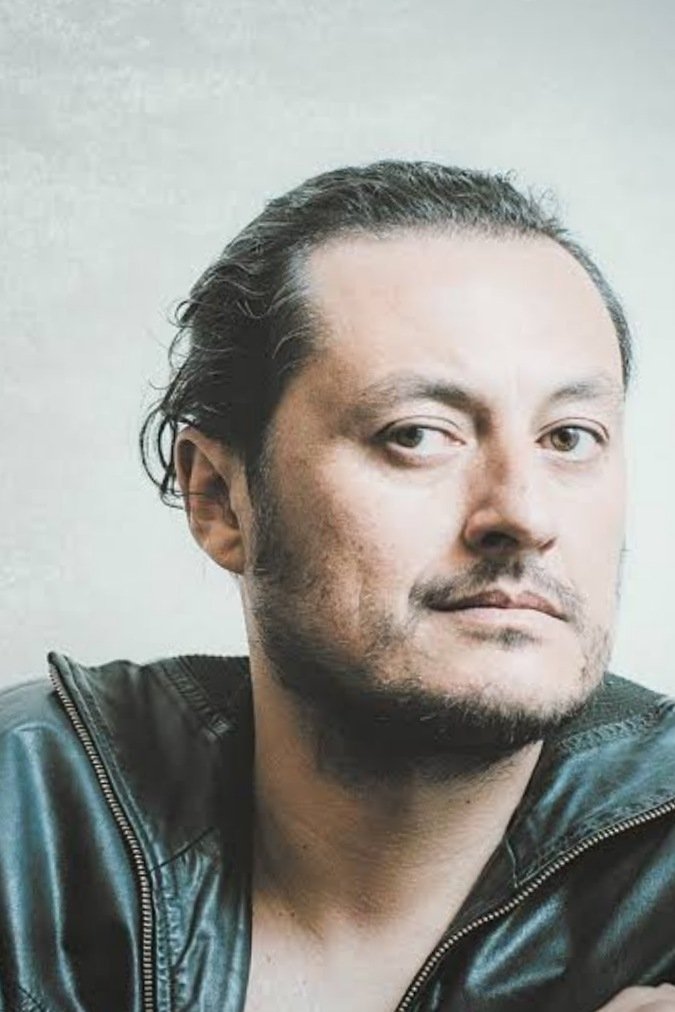 Leónidas Urbina backdrop