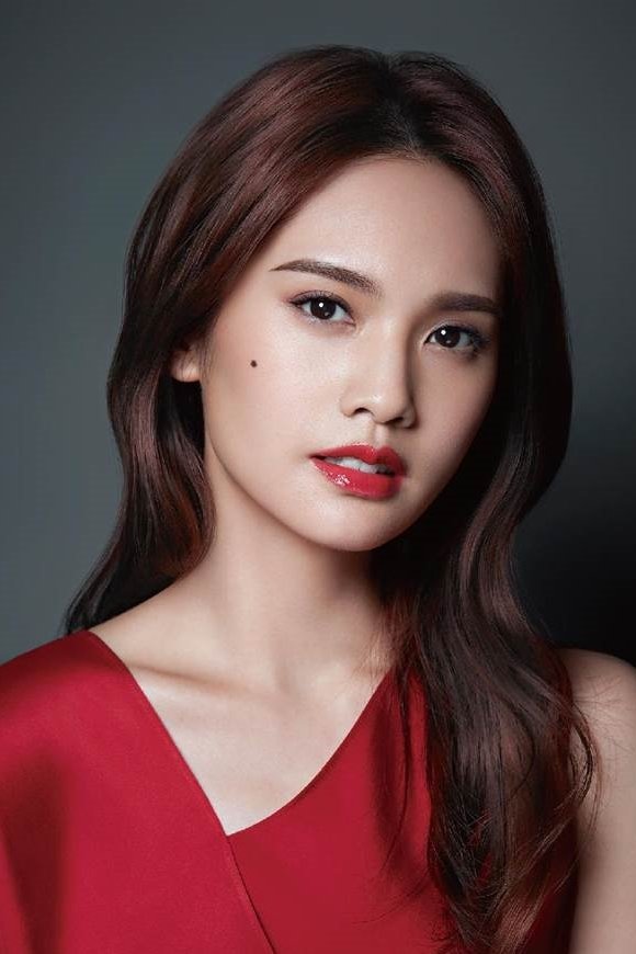 Rainie Yang backdrop