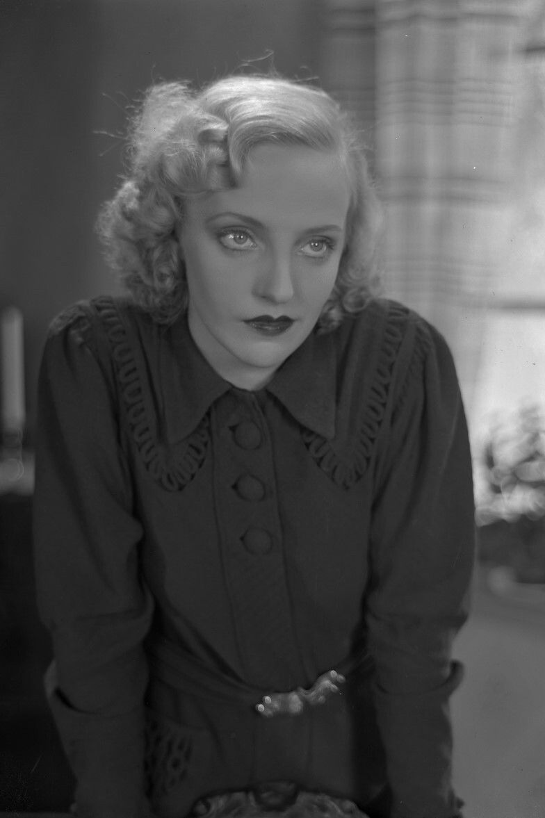 Rakel Linnanheimo backdrop