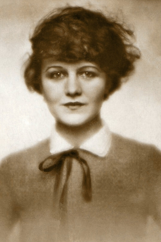 Carla Bartheel backdrop