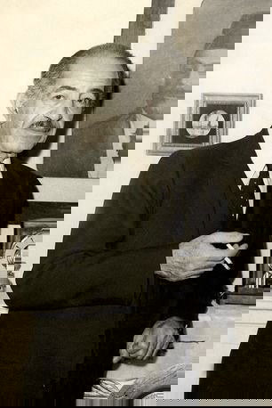 Hassan Ramzy backdrop