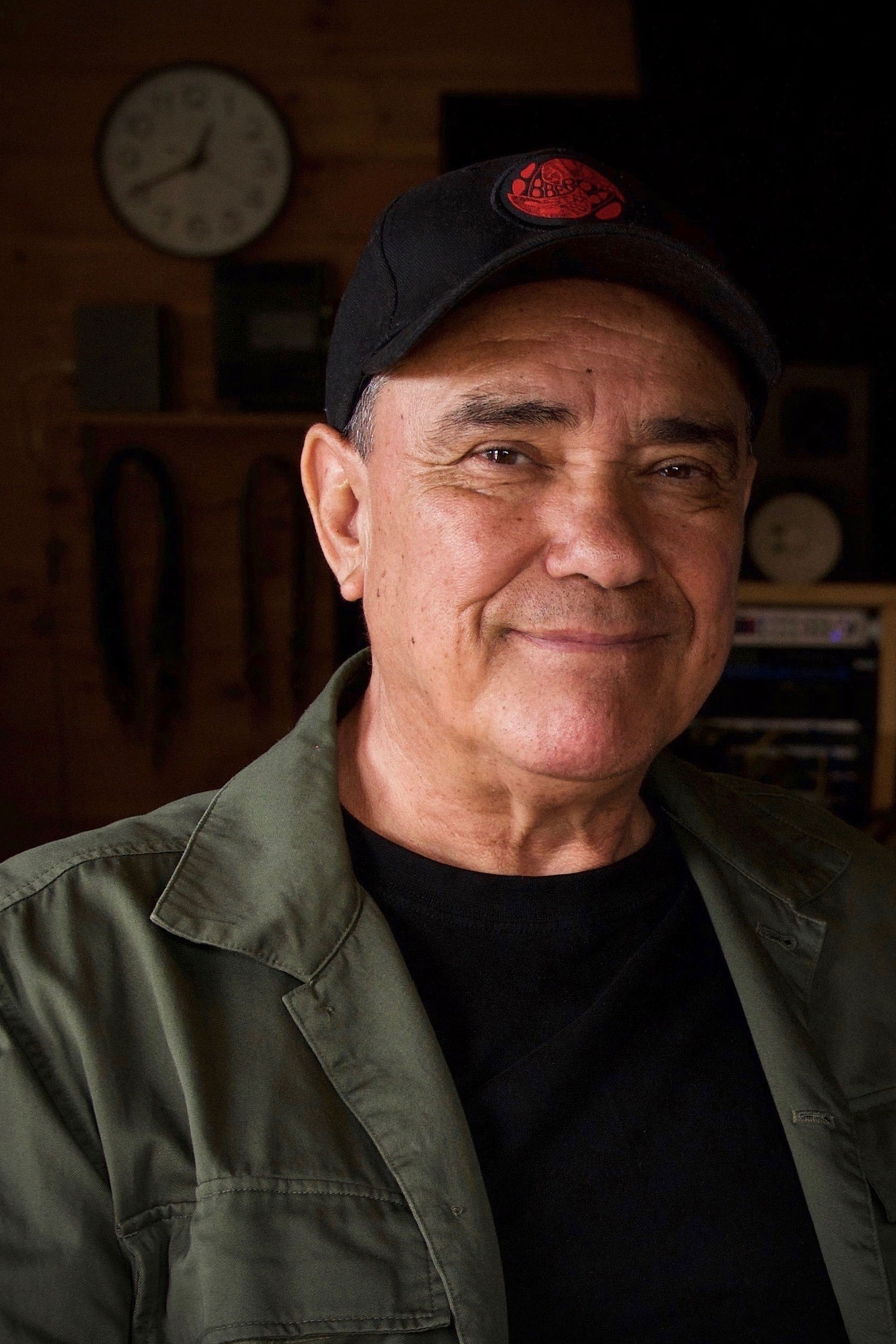 Florent Vollant backdrop