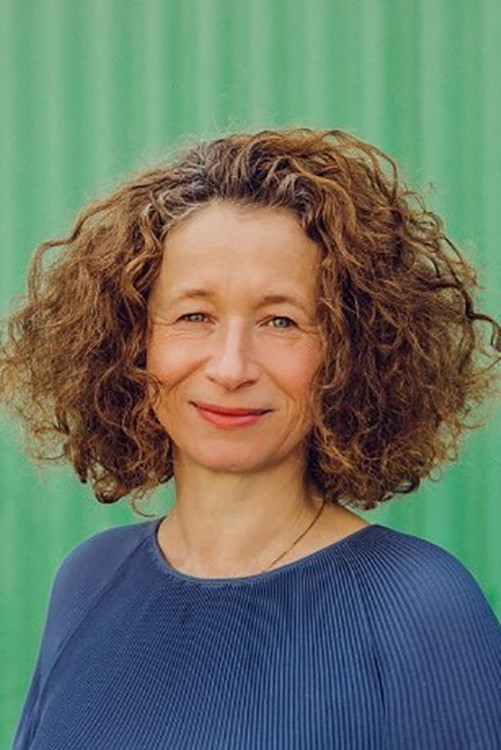 Aliona van der Horst backdrop