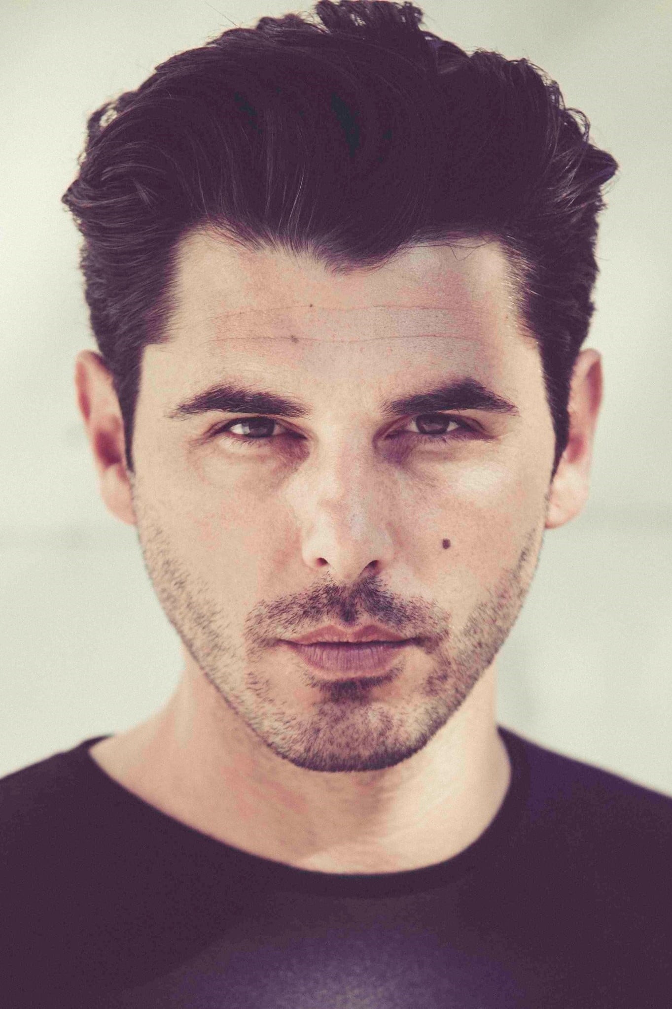 Ricardo Angelini backdrop