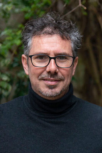 Diego Fernández Pujol backdrop