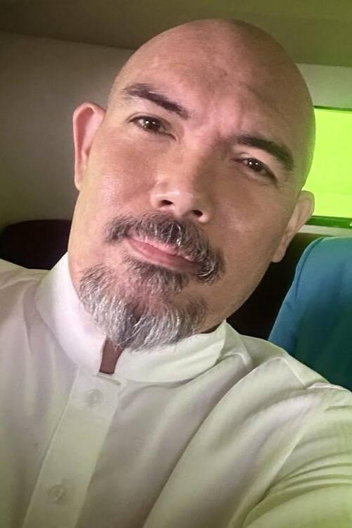 Bombi Plata backdrop