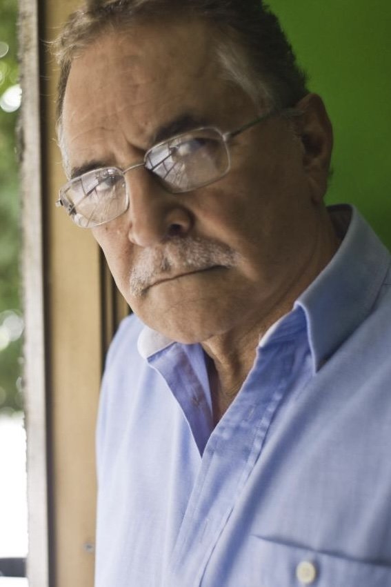 Pablo de la Barra backdrop