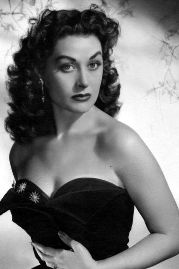 Laura Hidalgo backdrop