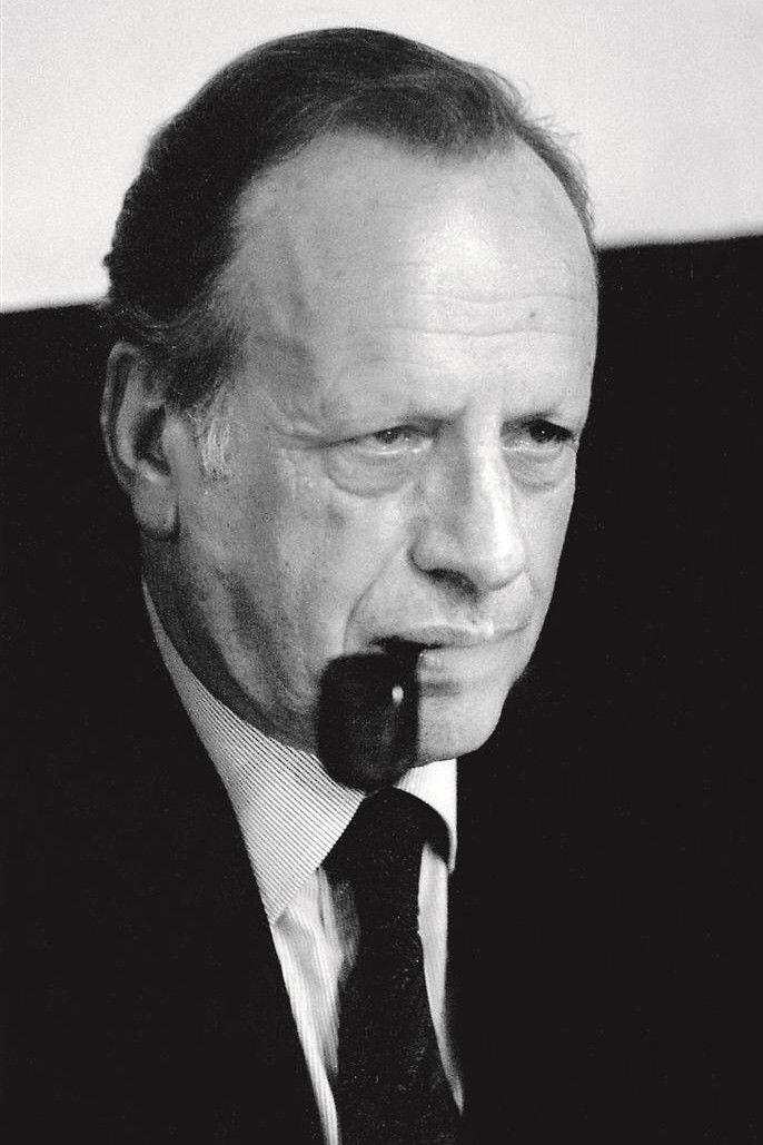 David Mourão Ferreira backdrop