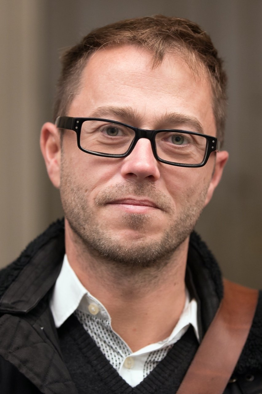 Jean-Gabriel Périot backdrop