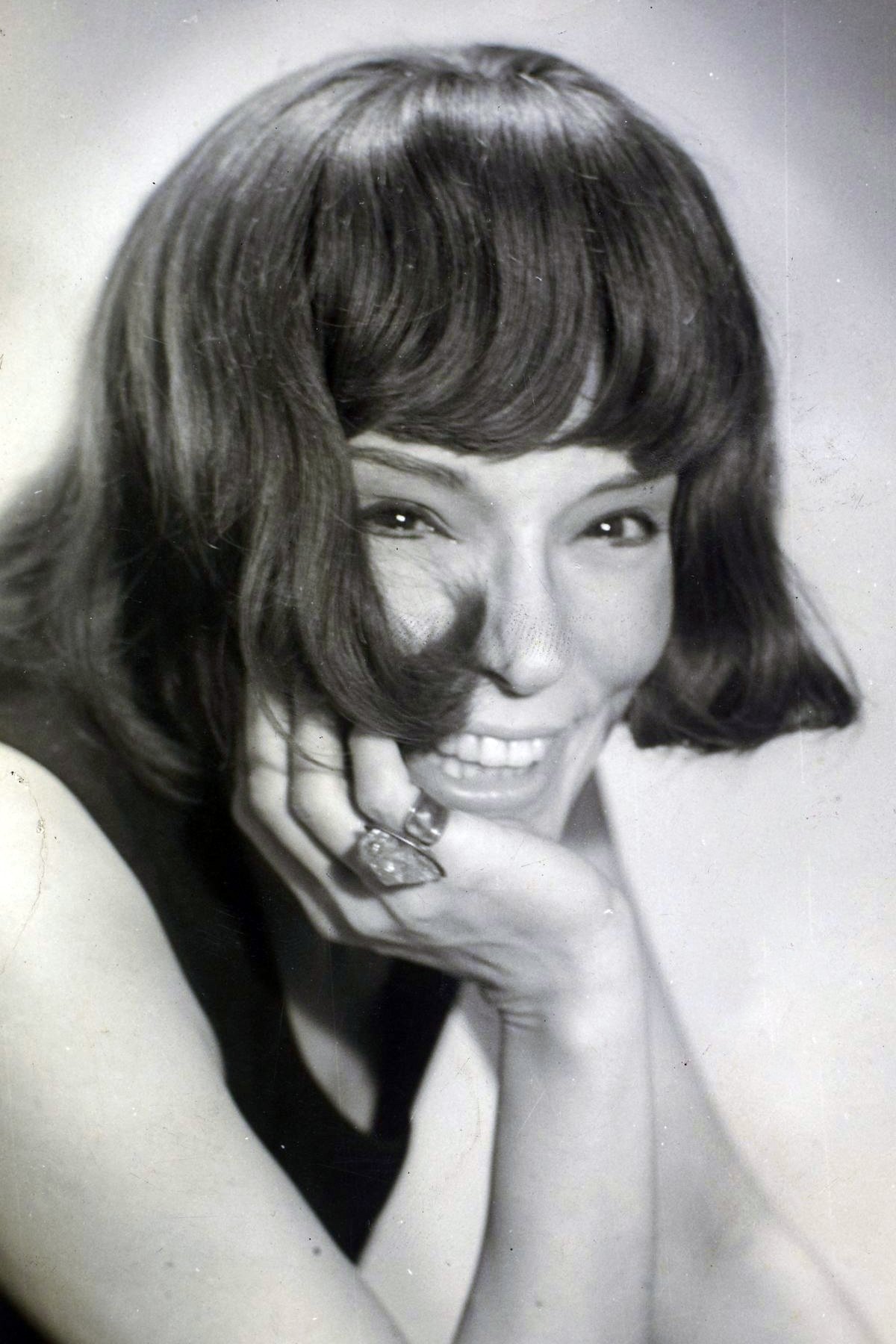 Bibi Ferreira backdrop