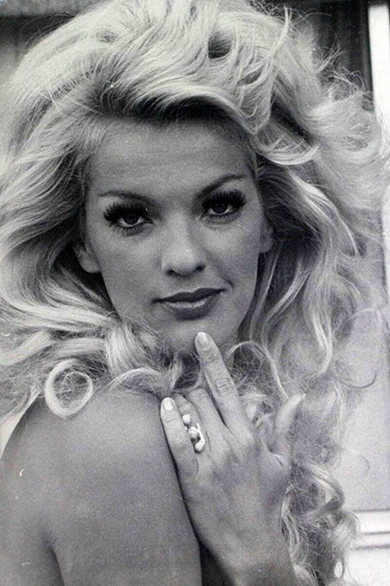 Vanda Sëks backdrop