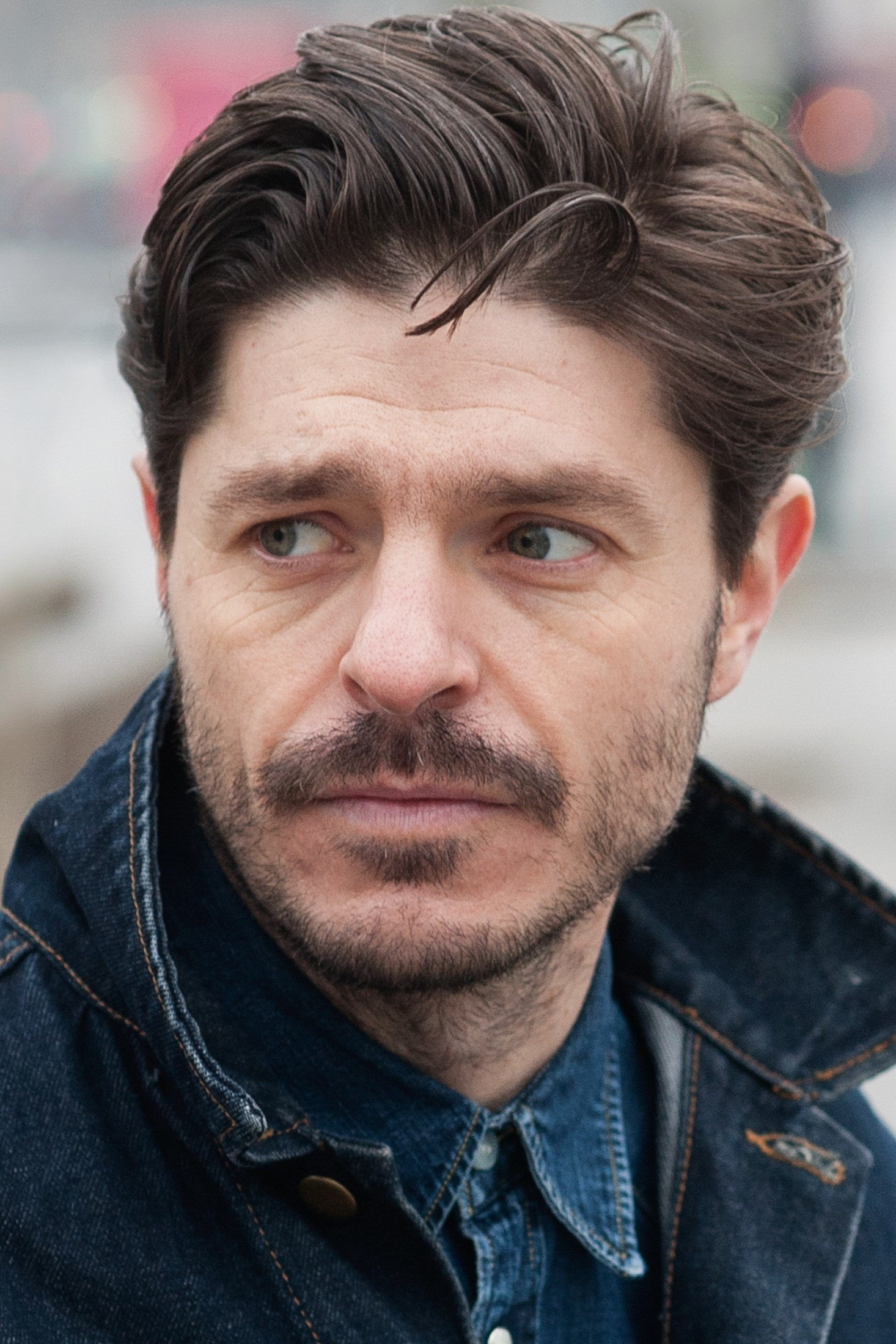 Damián John Harper backdrop