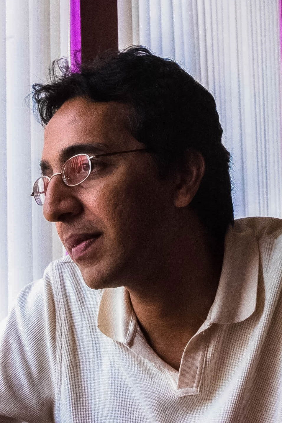 Ravi L. Bharwani backdrop