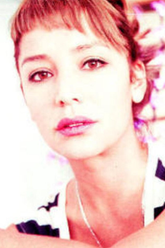 Alma Rodríguez backdrop