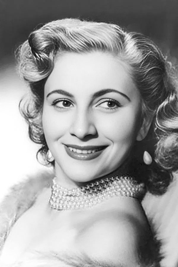 Gülistan Güzey backdrop